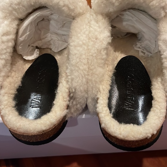 JW Anderson Embossed Grid Shearing Loafer Beige - Picture 4 of 8